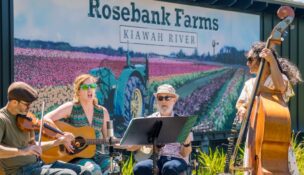 The grand opening celebration of Rosebank Farms’ new location in Kiawah River included fresh and local food as well as local entertainment. (Photo/Kiawah River)